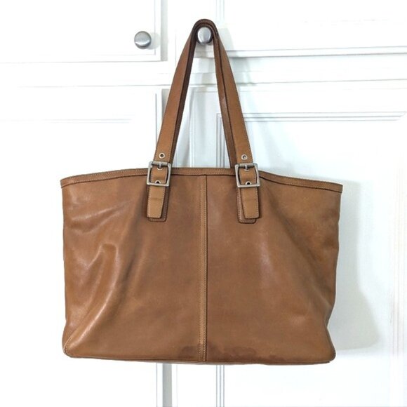 Flawed-Vintage Coach Hampton Leather Bag - Picture 4 of 14